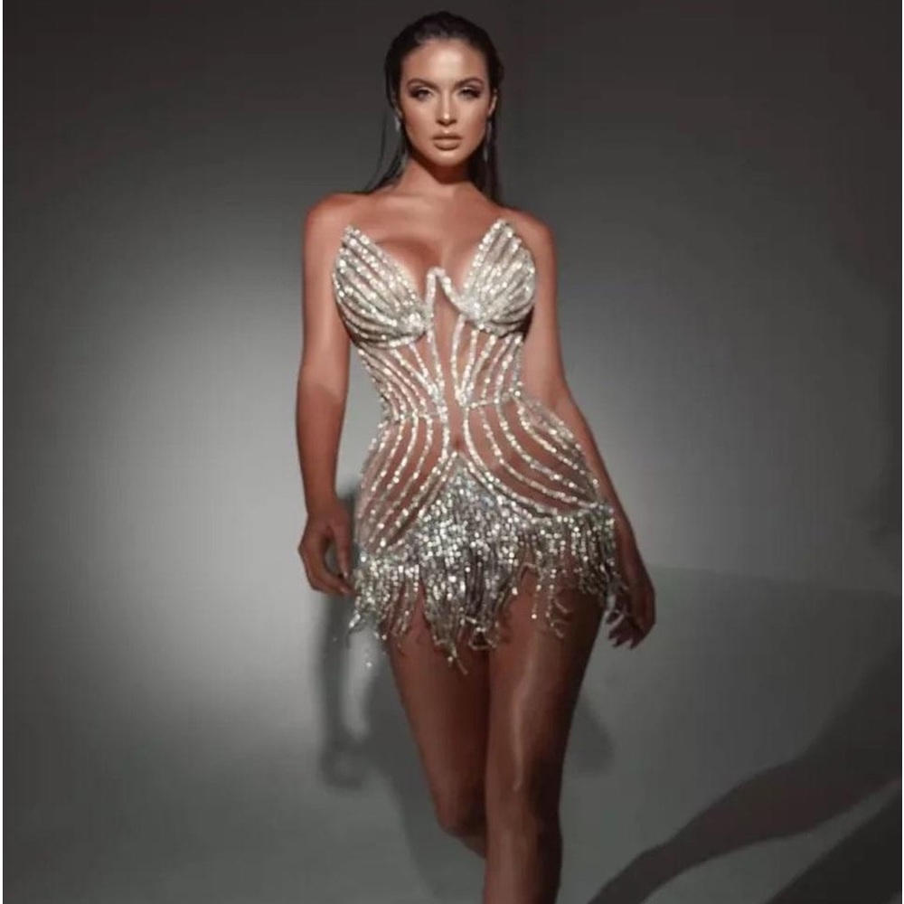 Chic the brand stunning dress size 6 NWT never worn! Paid over $300